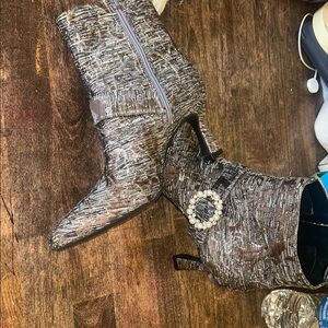 Elegant Textured Ankle Boots